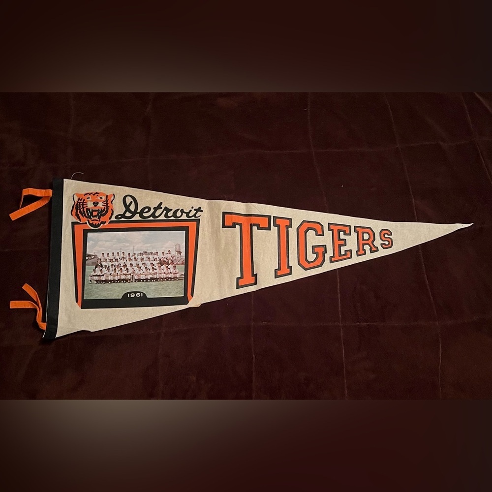 Vintage 1961 Detroit Tigers baseball team photo felt pennant